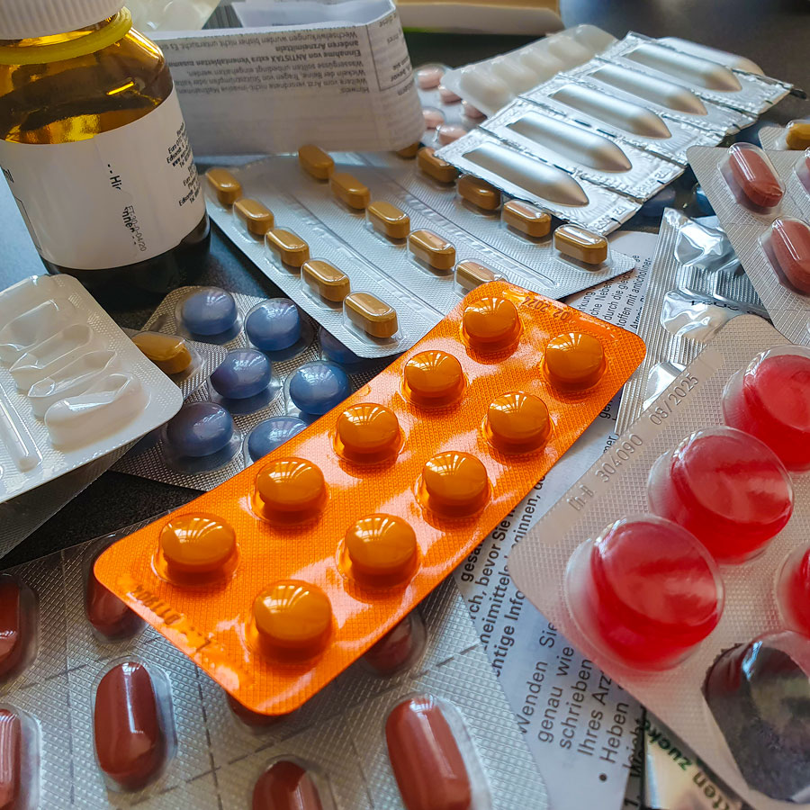 Kostenlose pharmazeutische Dienstleistungen in der Melchendorfer Apotheke: Blutdruckmessung • Medikationsanalyse • Richtig Inhalieren